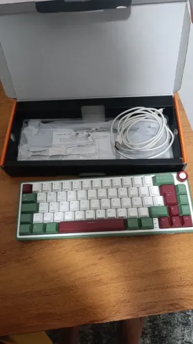 Teclado mecânico Royal Kludge R65