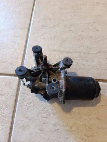 Sucata Motor Limpador de parabrisa da Pajero sport 2010.