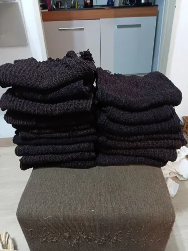 Vendo manta de trico cor marrom e gola de trico 