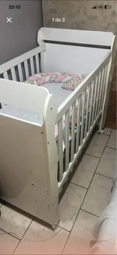 Vendo carrinho de bebê com Moisés e berço com colchão
