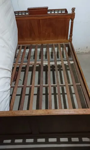 Cama casal Antiga Torneada Em Madeira Maciça - Relíquia / Vintage
