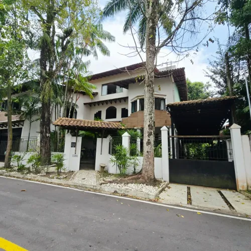 VENDO CASA NO COND. LAGO AZUL COM 5 SUITES