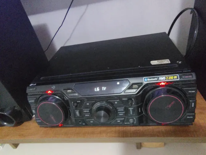 LG XBOOM 2 250W RMS