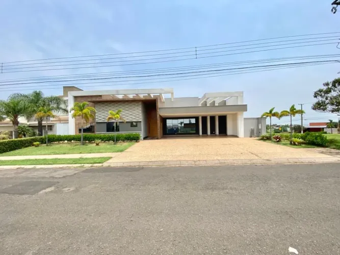 Casa com 4 suítes e 6 vagas à venda e locação no Residencial Portal da Serra Marília/SP