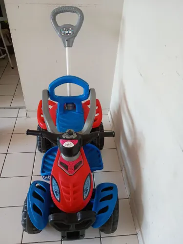 Carinho de passeio quadriciclo 
