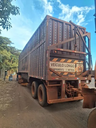 Semi reboque canavieiro