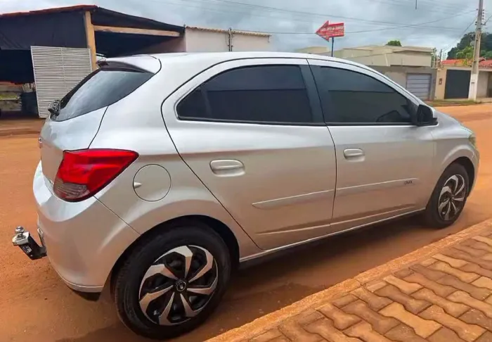 Chevrolet Onix Hatch LT 1.4 8V Flex Power Mec. 4P 2015