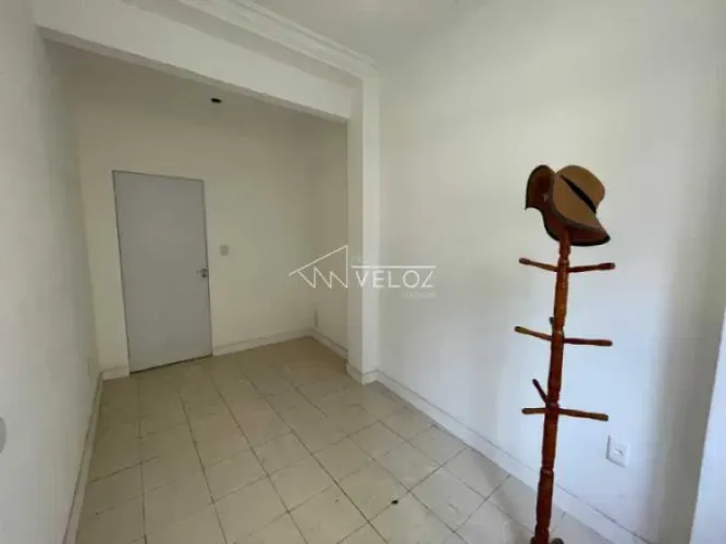 Apartamento : / Residencial / Glória