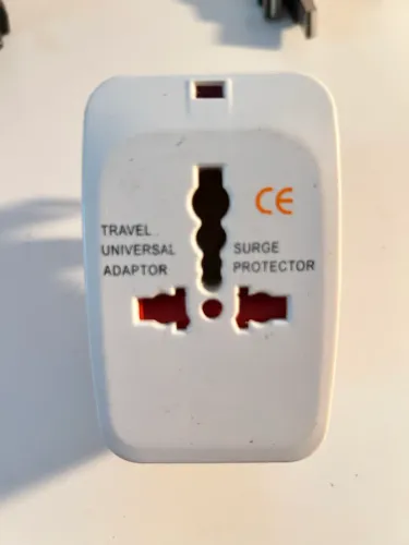Adaptador de tomada universal 