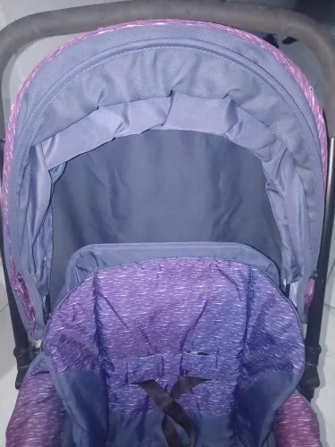 Carrinho cosco Lilás, em ótimo estado, sem rasgos no tecido. Faço troca por berço cercado.