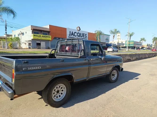 Ford F-1000 Regular Cab. 4.9i 1983