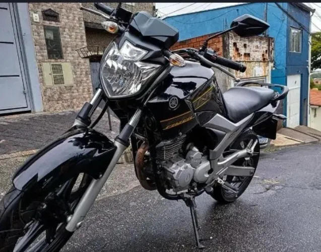 VENDE-SE YAMAHA FAZER 250
