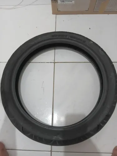 Pneu pirelli dianteiro 100/80-17