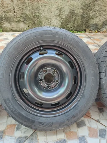 Roda 15 com pneu 5 furo