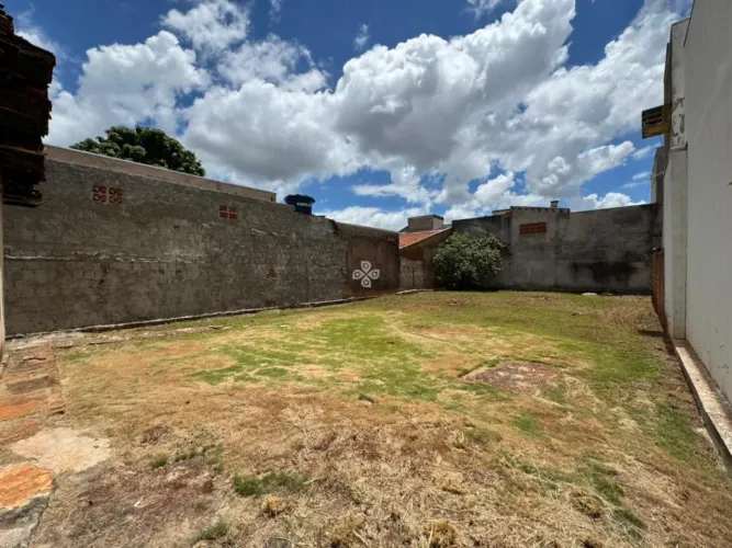 Terreno à venda próximo à UNIGRAN 330 m² na Vila Aurora Dourados/MS | Residencial ou come