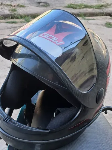 Vendo um capacete