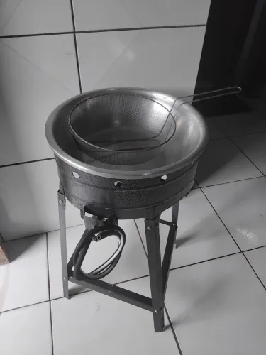 Vendo uma fritadeira a gas semi nova 280 facilito a entrega 280
