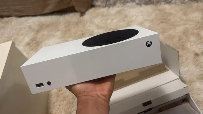 Xbox séries S semi novo / Lacre de fábrica / Garantia + BRINDES