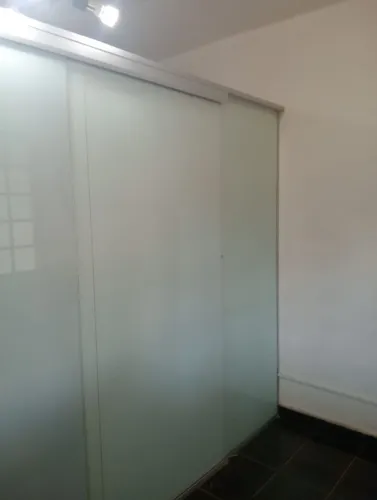 Vende-se divisória de vidro