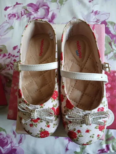 Sapatilha florida com lacinho número 26 nova