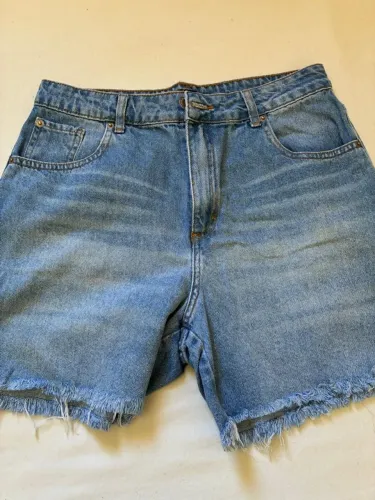 Short jeans