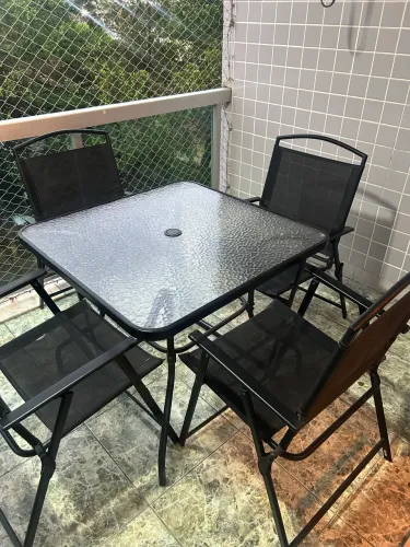 Mesa para varanda com 4 cadeiras dobráveis - área interna ou externa - tampo de vidro