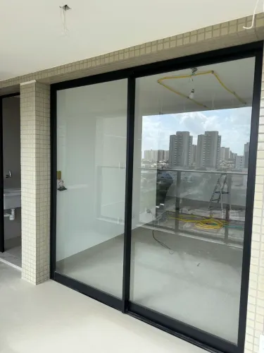 Portas de alumínio pretas - retirada de apartamento