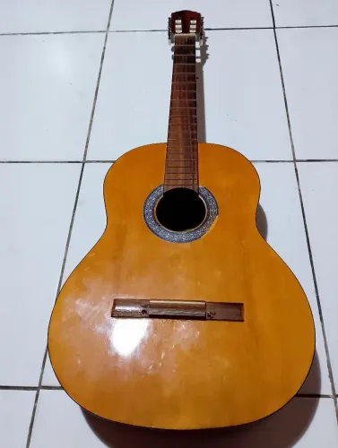 Violão Para Decoração R$ 100,00