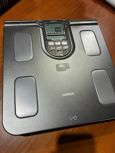 Balança de bioimpedância omron