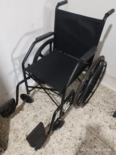 1 Cadeira de Rodas *