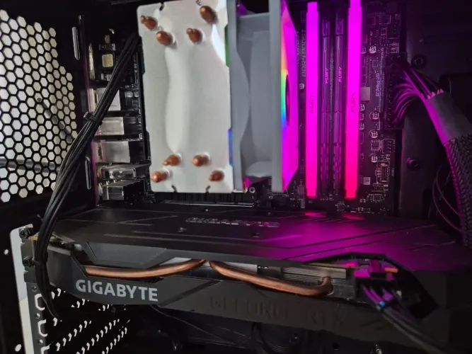 PC Gamer Ryzen 5 5600G + RTX 2060 6GB | 32GB RAM | 1,24TB SSD M.2 | Wi-Fi Excelente Estado