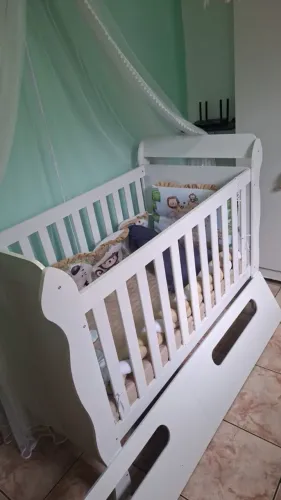 Berço branco semi novo