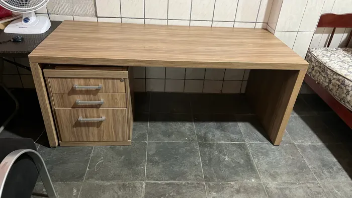 Mesa de escritório entrego