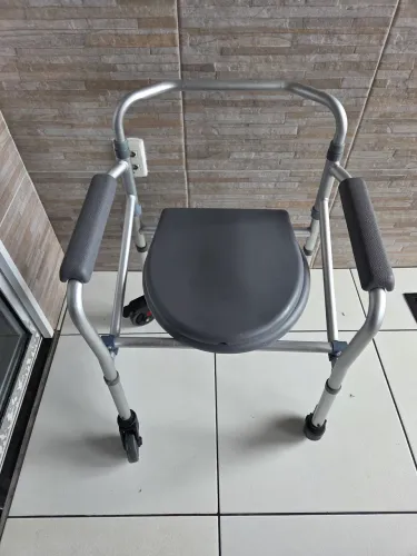 Cadeira de banho hospitalar