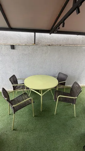Mesa com cadeiras área externa
