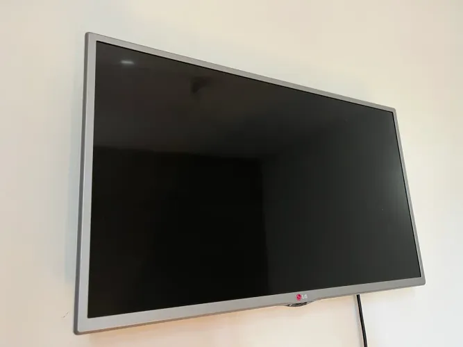 Smart TV LG 32" (Modelo 32LB58) - Para Conserto ou Retirada de Peças