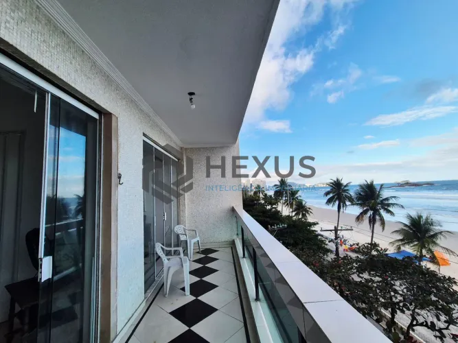 Apartamento reformado frente mar com varanda vista mar nas Pitangueiras, Guarujá