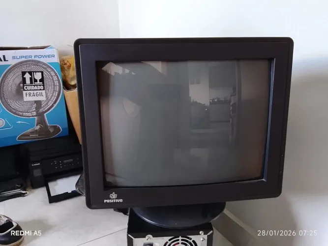 Monitor de tubo 17 polegadas 