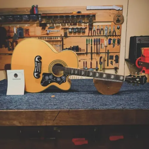 Violão Epiphone EJ-200, com hardcase