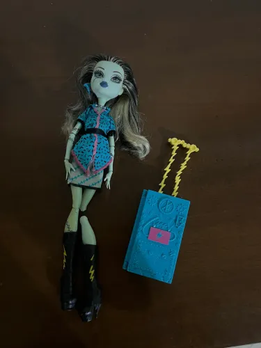 Boneca Frankie Scaris Monster High Sucata