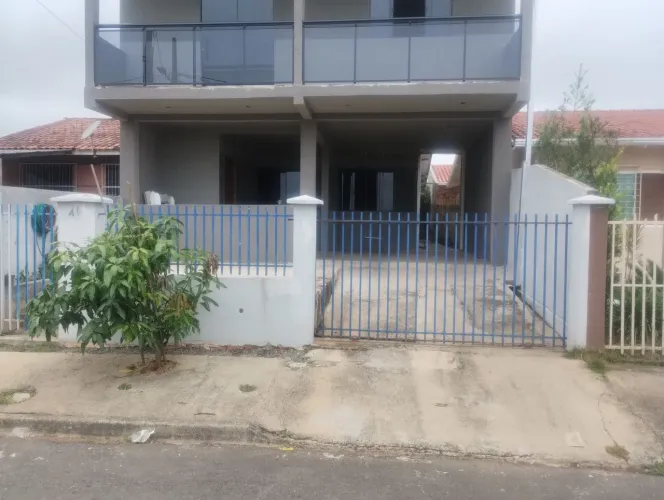 Alugo casa na área 6,com contrato em cartório calção de um mês adiantado.