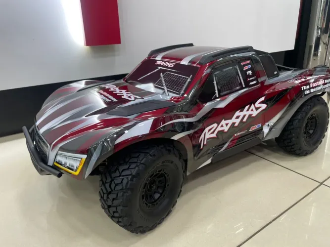 Automodelo Traxxas Maxx Slash 6s