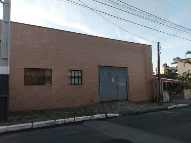 OPORTUNIDADE GALPÃO PRONTO PRA USAR COM 252M2 BAIRRO MUNICÍPIOS EM BAL. CAMBORIÚ CONFIRA!