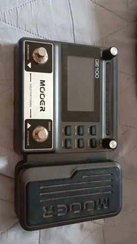 Pedaleira de guitarra GE100 da mooer