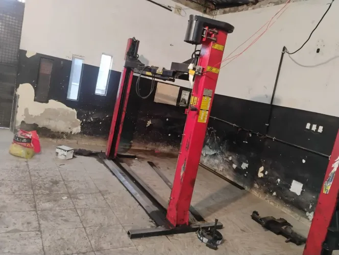 Auto center