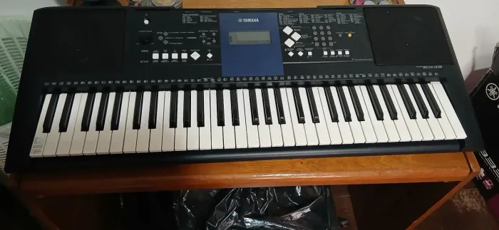 Teclado Yamaha PSR E333 em excelente estado