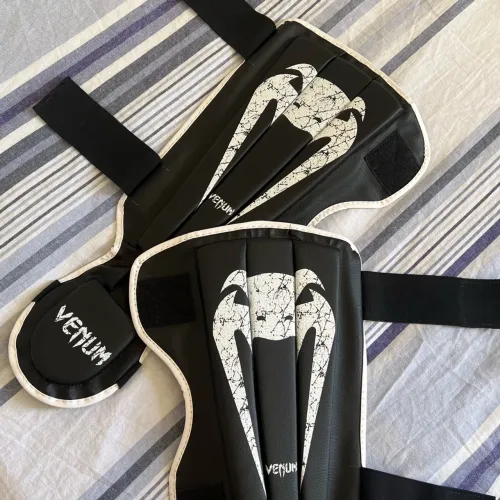 Caneleira Muay Thai Venum, Tamanho Médio