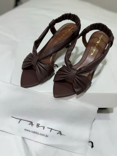 Sandália Tabita em couro / seminova | Tam 39