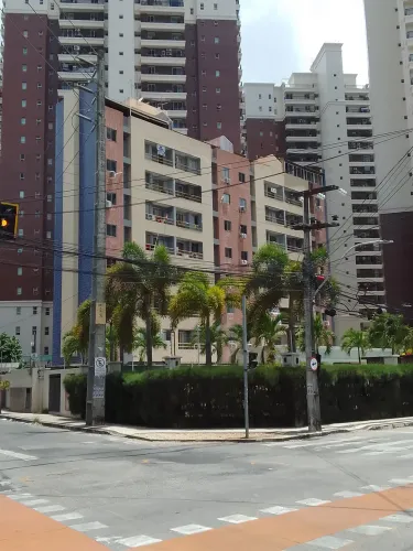 Apto. cobertura 90m², ed. Liverpool, nascente, 03 suítes, closert, varanda, sala, cozinha,