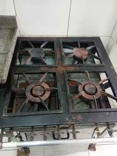 Estou vendendo 2 fogões industriais por 2.900